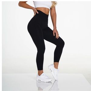 Black solid seamless leggings